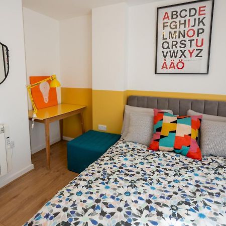 Pass The Keys Modern Stylish Apartment With Parking Bournemouth Bagian luar foto