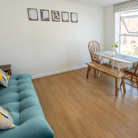 Pass The Keys Modern Stylish Apartment With Parking Bournemouth Bagian luar foto