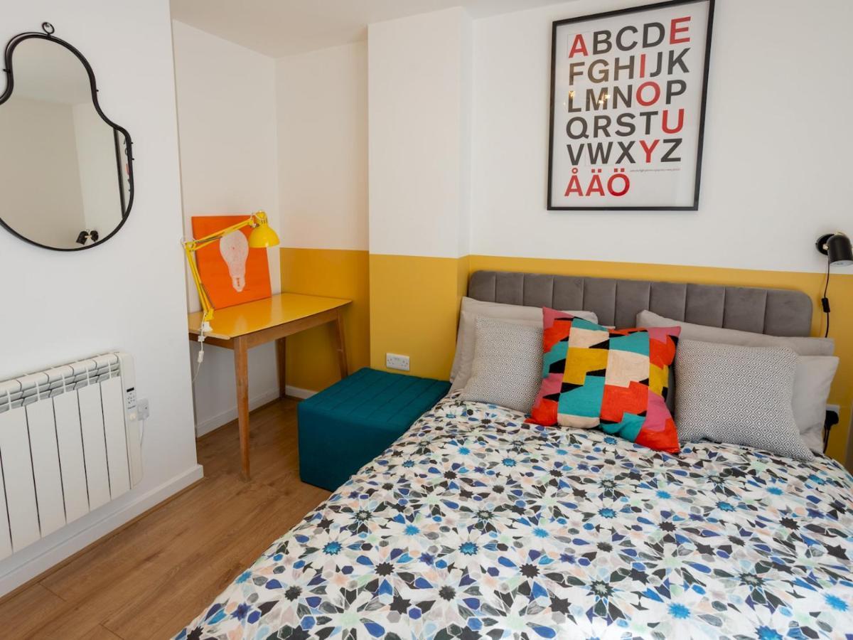 Pass The Keys Modern Stylish Apartment With Parking Bournemouth Bagian luar foto