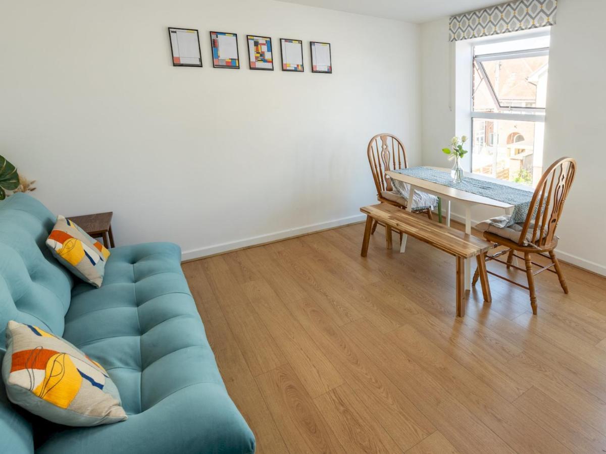 Pass The Keys Modern Stylish Apartment With Parking Bournemouth Bagian luar foto