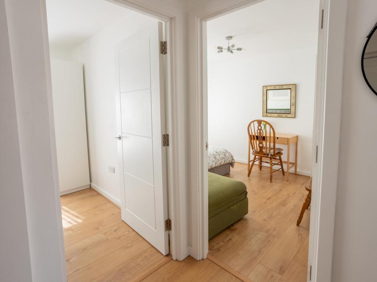 Pass The Keys Modern Stylish Apartment With Parking Bournemouth Bagian luar foto