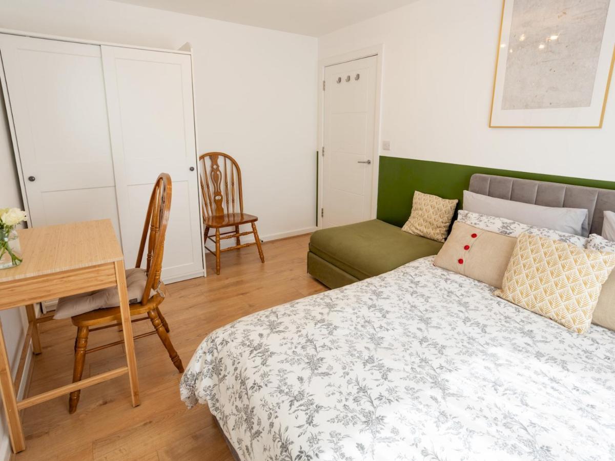 Pass The Keys Modern Stylish Apartment With Parking Bournemouth Bagian luar foto